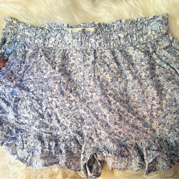 HollisterCo. 2 Piece Set - Picture 2 of 4